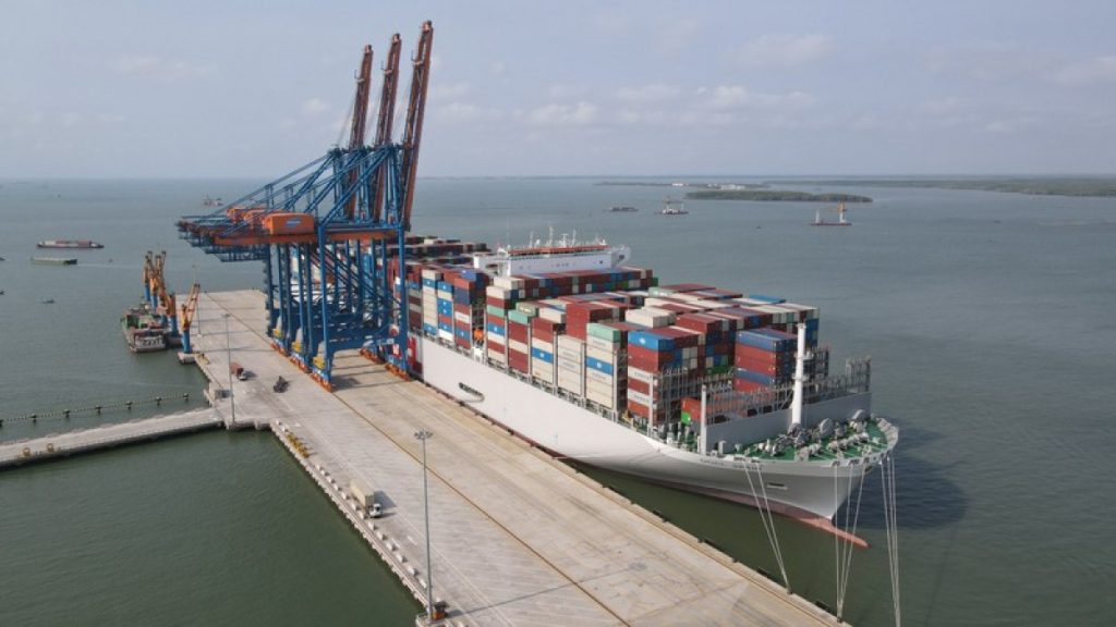 Siêu tàu container lớn nhất thế giới 2023 OOCL SPAIN cập cảng Cái Mép - Thị Vải